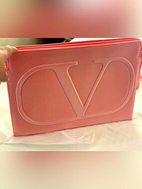 Ideal Gift!VALENTINO Pink Embossed V Logo Soft Velvet Laptop sleeve ;Coral pink
